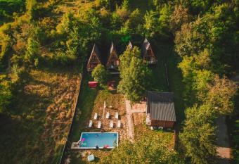 Riverside Racha has Balcony rooms