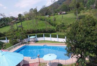CABA  A VILLA ESTHER has Balcony rooms