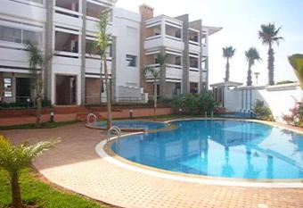 Appartement T3    100m de la plage Skhirat has Balcony rooms