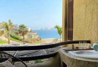 Oceanfront Suite     Direct Arch View     Beach Access has Balcony rooms