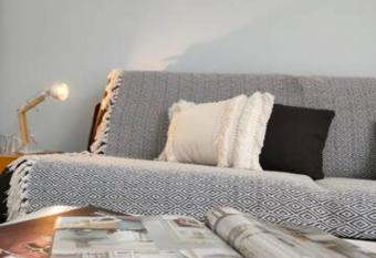 Le Studio de Paulette has Balcony rooms