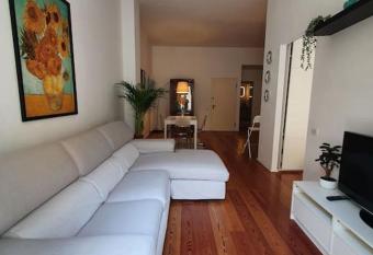 Daisy Apartment - City Center La Spezia allows 18 year olds to book a room