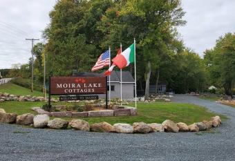 Moira Lake Cottages has Balcony rooms