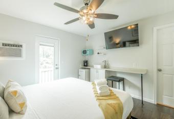 08 The Evans Room - A Pmi Scenic City Vacation Rental has Balcony rooms