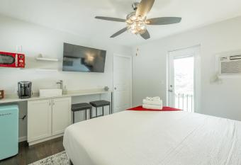 11 The Charlotte Room - A Pmi Scenic City Vacation Rental has Balcony rooms