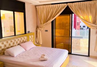 the bay house has Balcony rooms