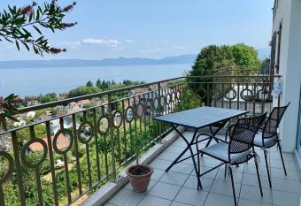 Le Rive Gauche face au L  man has Balcony rooms