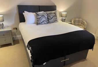 The Crown of Cookham has Balcony rooms