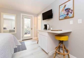 #StayInMyDistrict Hyde Park King Studio Suite has Balcony rooms