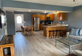 Luxury Townhome 1 Remodeled February 2021 has Balcony rooms