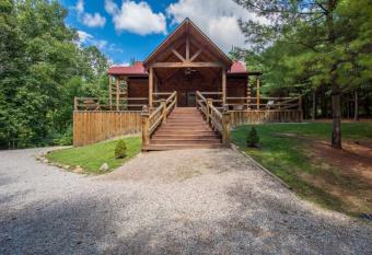 The Outpost Lodge has rooms with a private hot tub