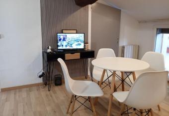 Grand T4 le canal has Balcony rooms