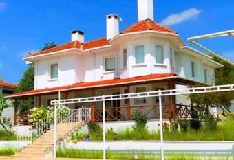 Luxury Farm Villa w Pool has Balcony rooms