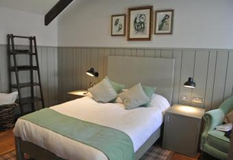 The Crown Pub, Dining & Rooms allows 18 year olds to book a room