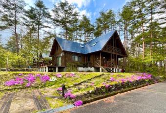                                                                       MAMMOTH HOUSE    has Balcony rooms