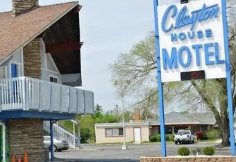 Clayton House Motel has Balcony rooms