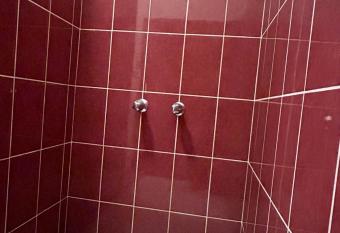 Barry   s Villas Resort allows 18 year olds to book a room