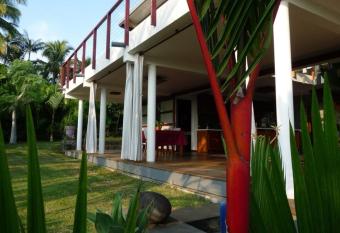 Ma vie l   has Balcony rooms