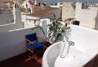 RifugioAzul & RifugioAzul Boutique allows 18 year olds to book a room