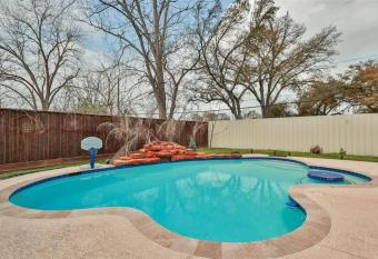 Luxury Mini-Mansion 3 min to IAH has Balcony rooms