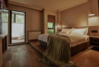 Creek Moganshan Design B&B has Balcony rooms