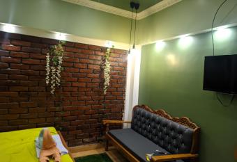 Budget-Friendly Luxury Air-Conditioned Deluxe Suite at Pravuprasad Homestay has Balcony rooms