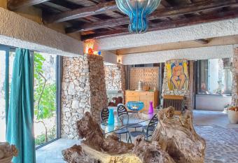 Limonaia in Salento has Smoking/Balcony rooms