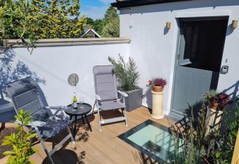 THE ANNEX, Lostwithiel Small Double Bed, Private Parking, Quiet Location has Balcony rooms