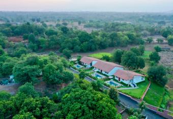 SaffronStays Mariposa by the River has Balcony rooms