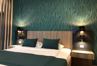 Pensiunea Lido allows 18 year olds to book a room