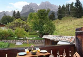 Ferienhaus Holzer - Alpspitznest has Balcony rooms