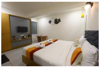 Hotel Riva Palace has rooms with a private hot tub