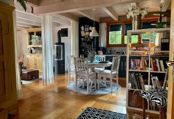 Platz zum Wohlf  hlen    cook&chill    allows 18 year olds to book a room