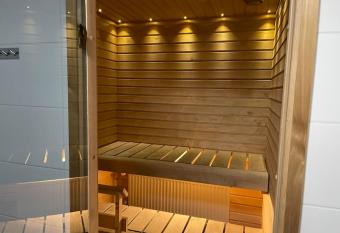 Tilava kaksio, saunalla ja s  hk  auton latauksella. has Balcony rooms