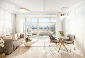 Jerusalem View 4u has rooms with a private hot tub