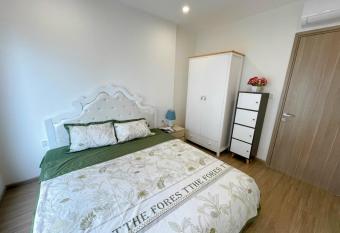 Cho Thu   c  n h    2PN theo ng  y Air Bnb vinhomes Q9-0379.689146 has Balcony rooms