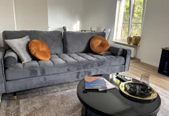 City Appartement direkt am Schloss! allows 18 year olds to book a room