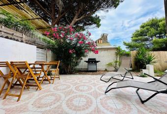 Echapp  e en bord de mer - Sud de France has Balcony rooms