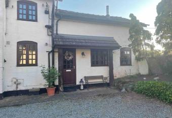 The Hurst Coach House has rooms with a private hot tub
