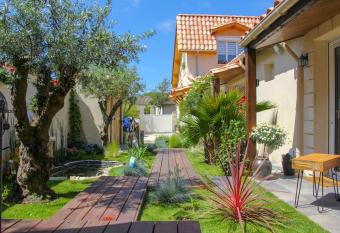 Appartement de charme c  t   Bordeaux has Balcony rooms