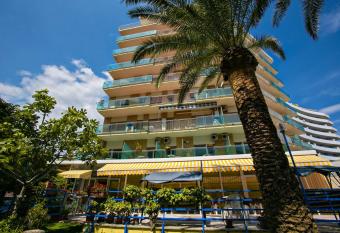 Hotel Antares allows 18 year olds to book a room