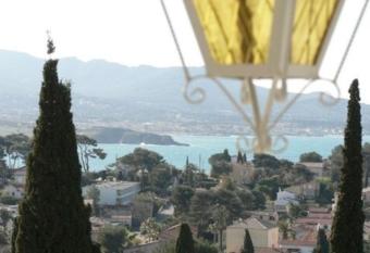 Appartement 50 m2 + terrasse 12 m2. Vue mer has Balcony rooms