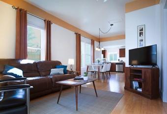 *Hip & Homey Abode* One Block to Eateries & Coffee has Balcony rooms