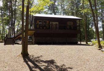 Cabin in the woods,built in 2020 allows 18 year olds to book a room