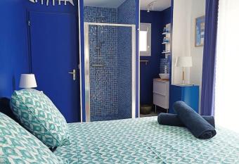 Maison la Tuilerie has Balcony rooms