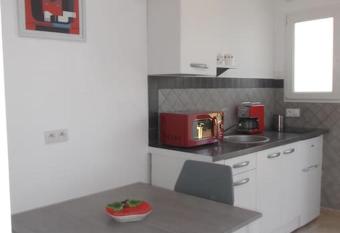 Chez Yolande has Balcony rooms