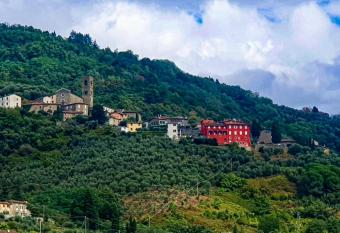 Villa Rossa has Balcony rooms