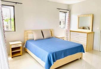 Superb Apartment 2 mins to Beach allows 18 year olds to book a room