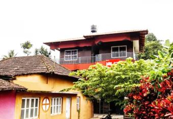 TITANICHotel has Balcony rooms