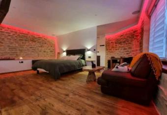 Romantique room allows 18 year olds to book a room